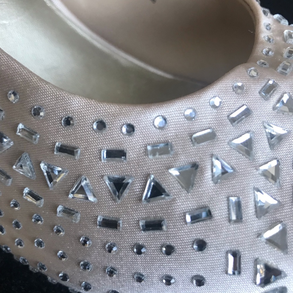Ladie’s Peep Toe Heels - Picture 2 of 7